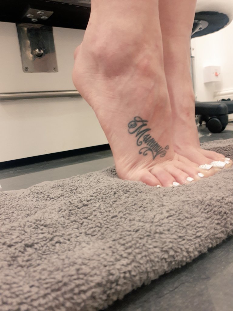Alessa Savage Feet