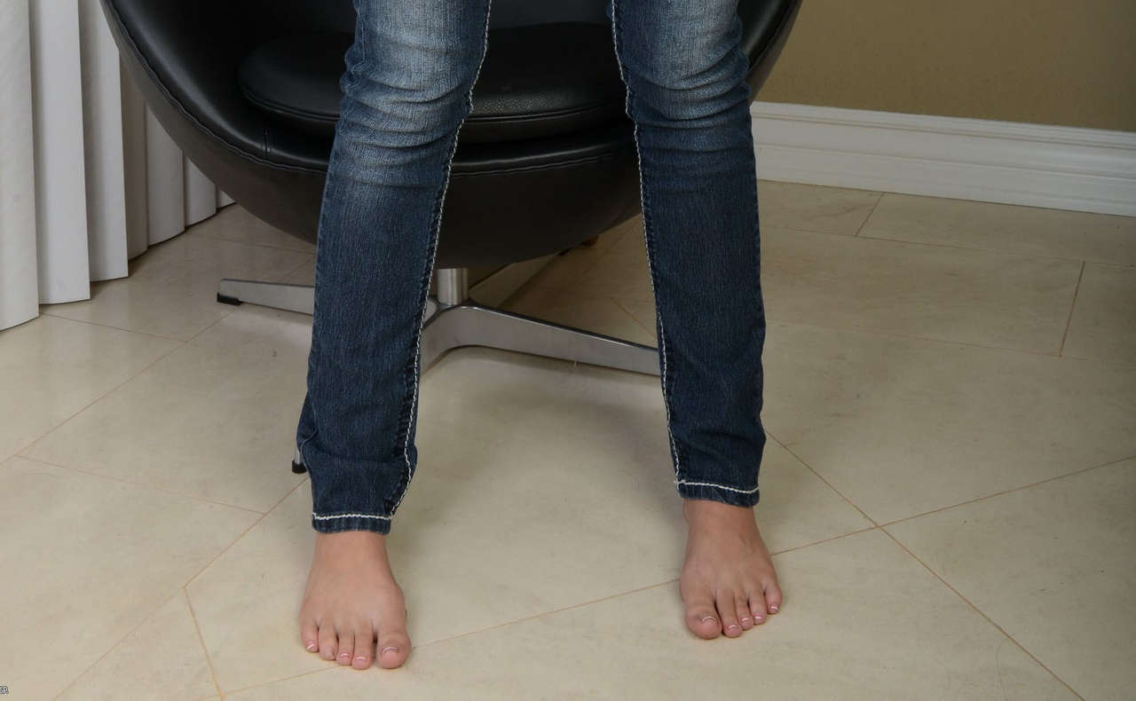 Alexis feet