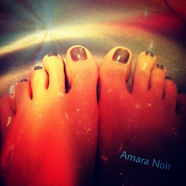 Amara Noir Feet