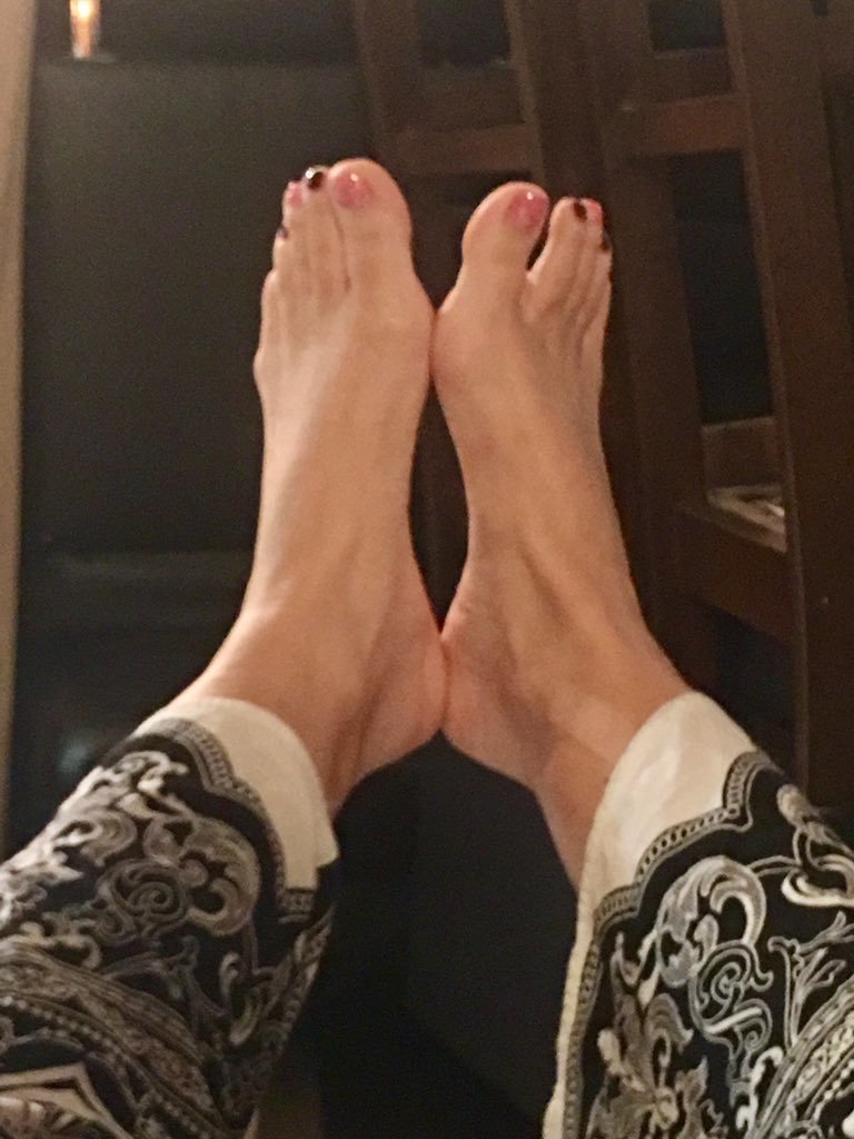 Amazon Saharra Feet