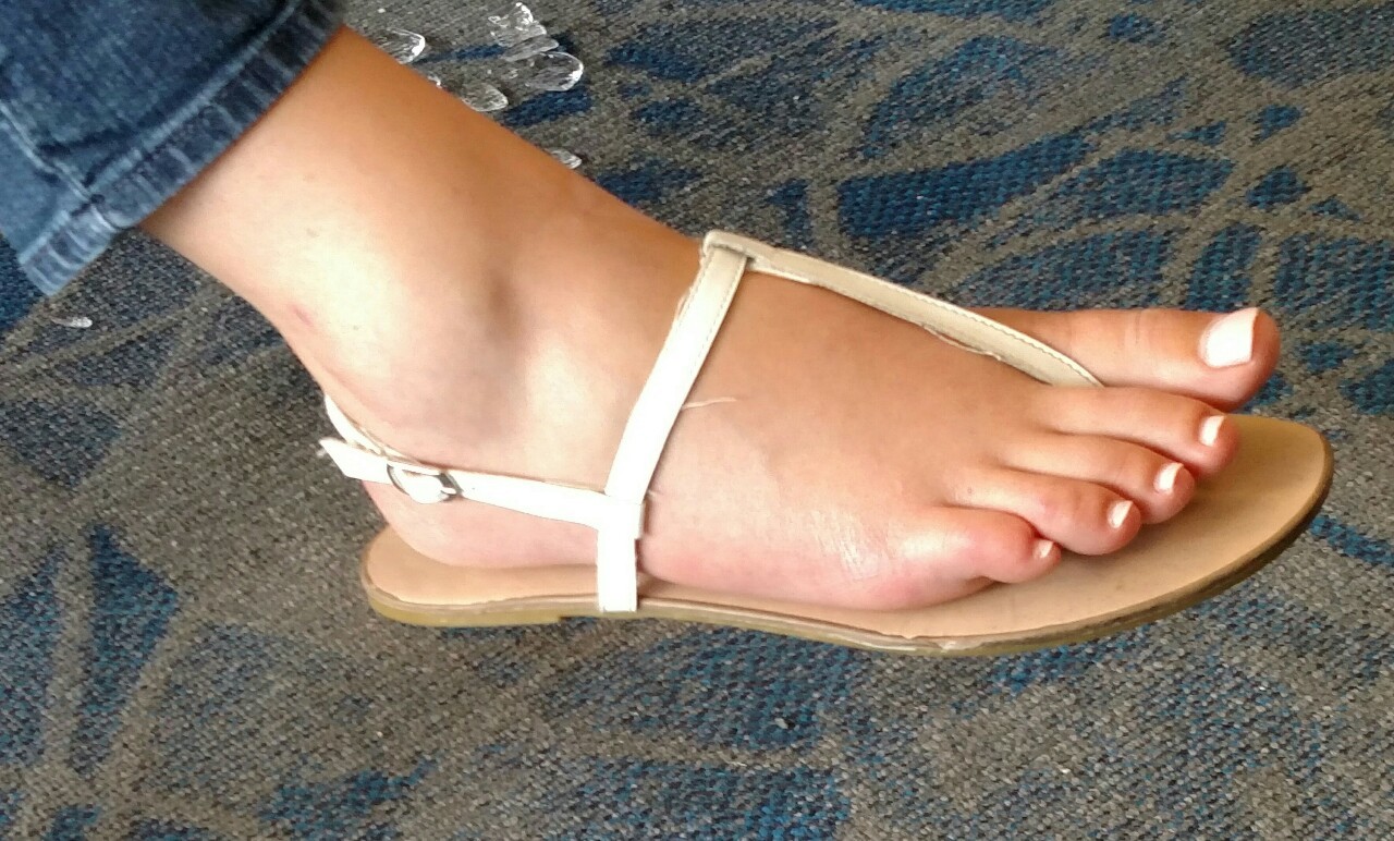 Bigbeernutz Young Lady At The Airport Feet