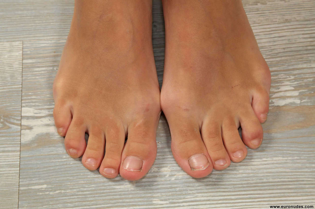 Carolin Feet