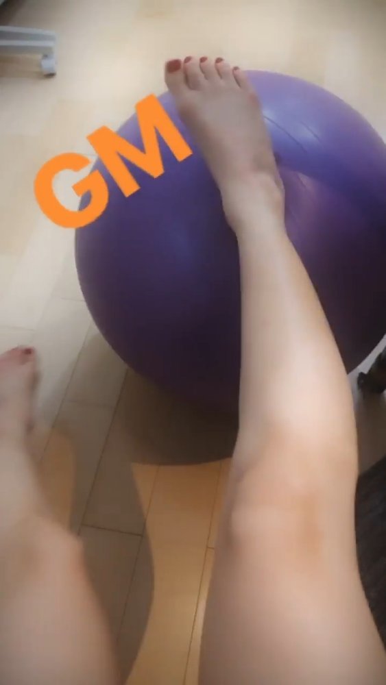 Hitomi Tanaka Feet