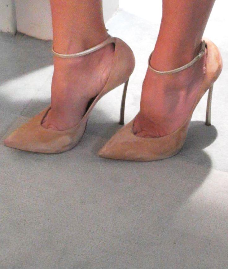 Kelly Ripa Showing Her Ankle Strap High Heels Fee