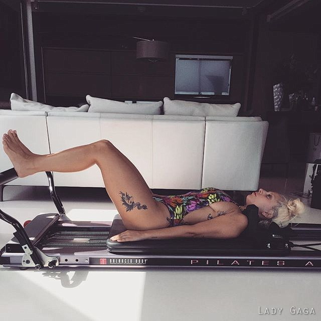 Lady Gaga Beach Butt Toes Feet Footfetish