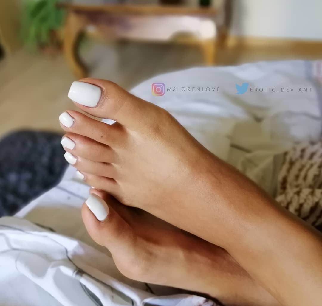 Loren Love Feet