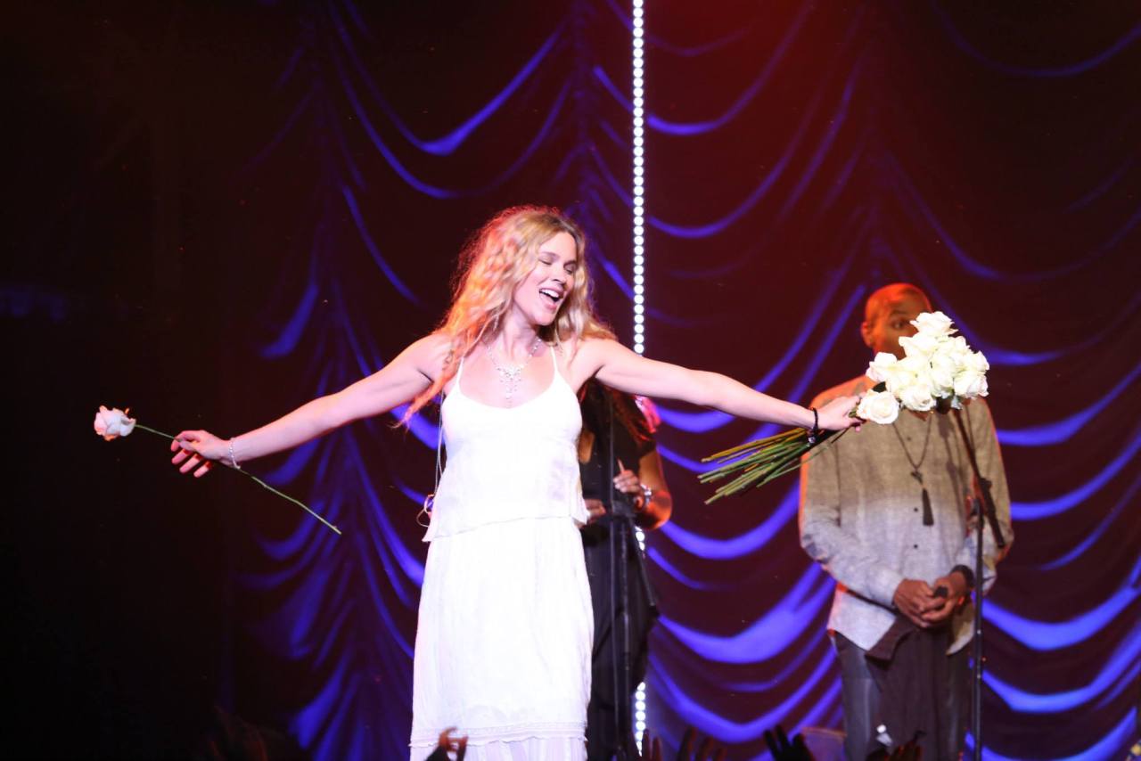 Lovely Jossstone In Concert Gorgeous Girl And Feet