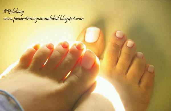 Lovely Yelahiag Shows Of Her Hot Feet And Toe