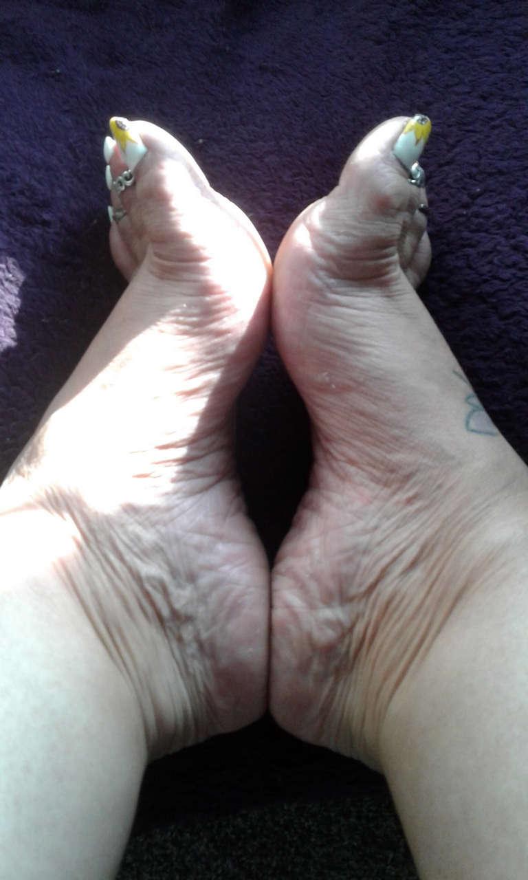 Mama Kat Feet