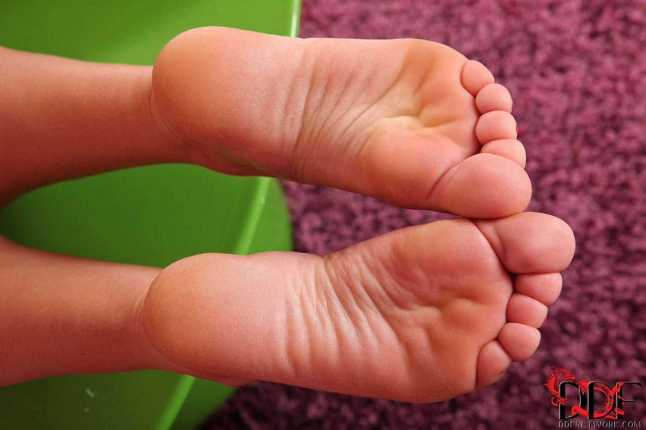 Melane Feet