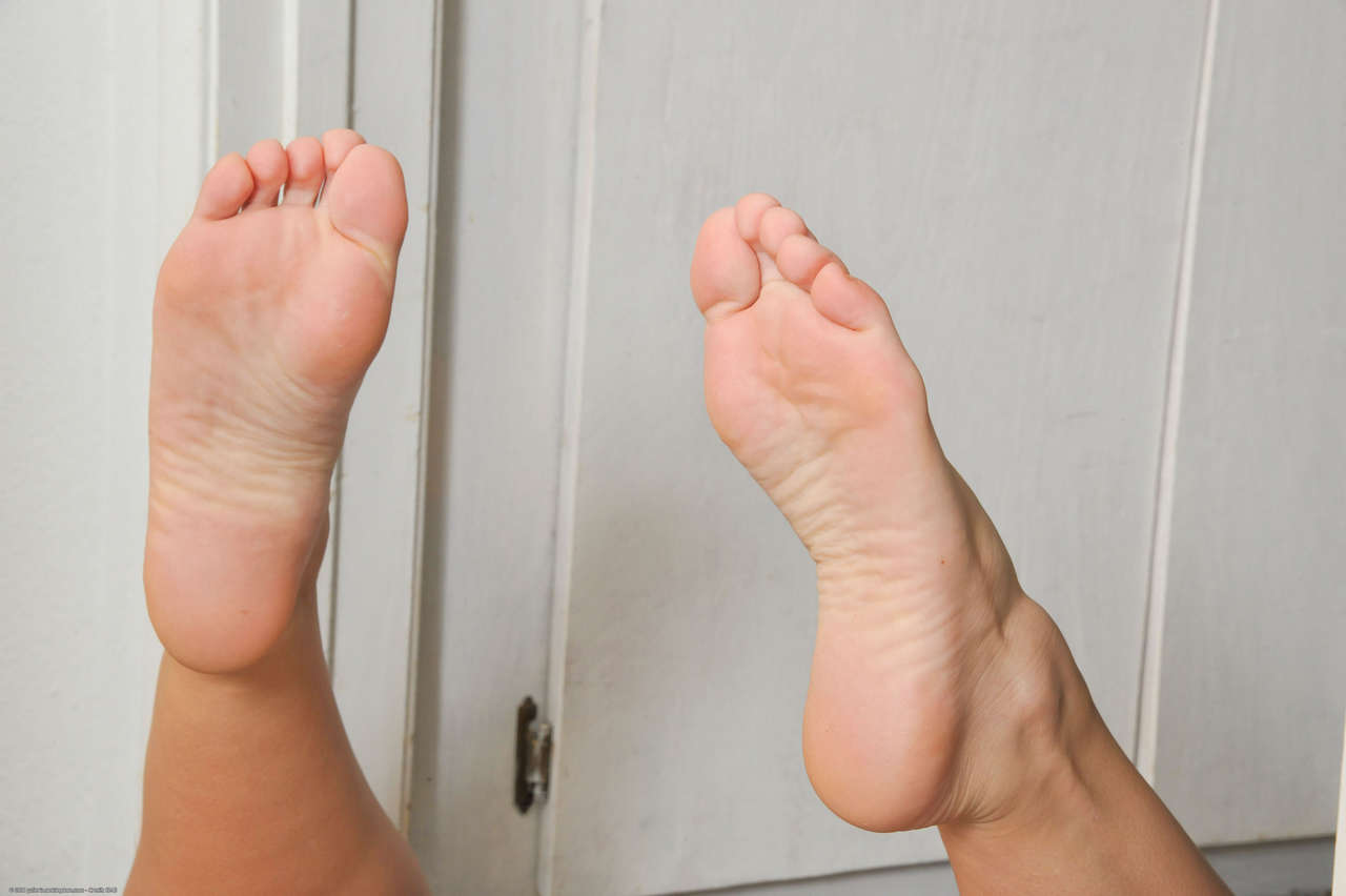 Mila Neils Feet