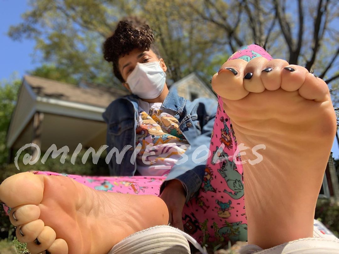 Minnie Feet
