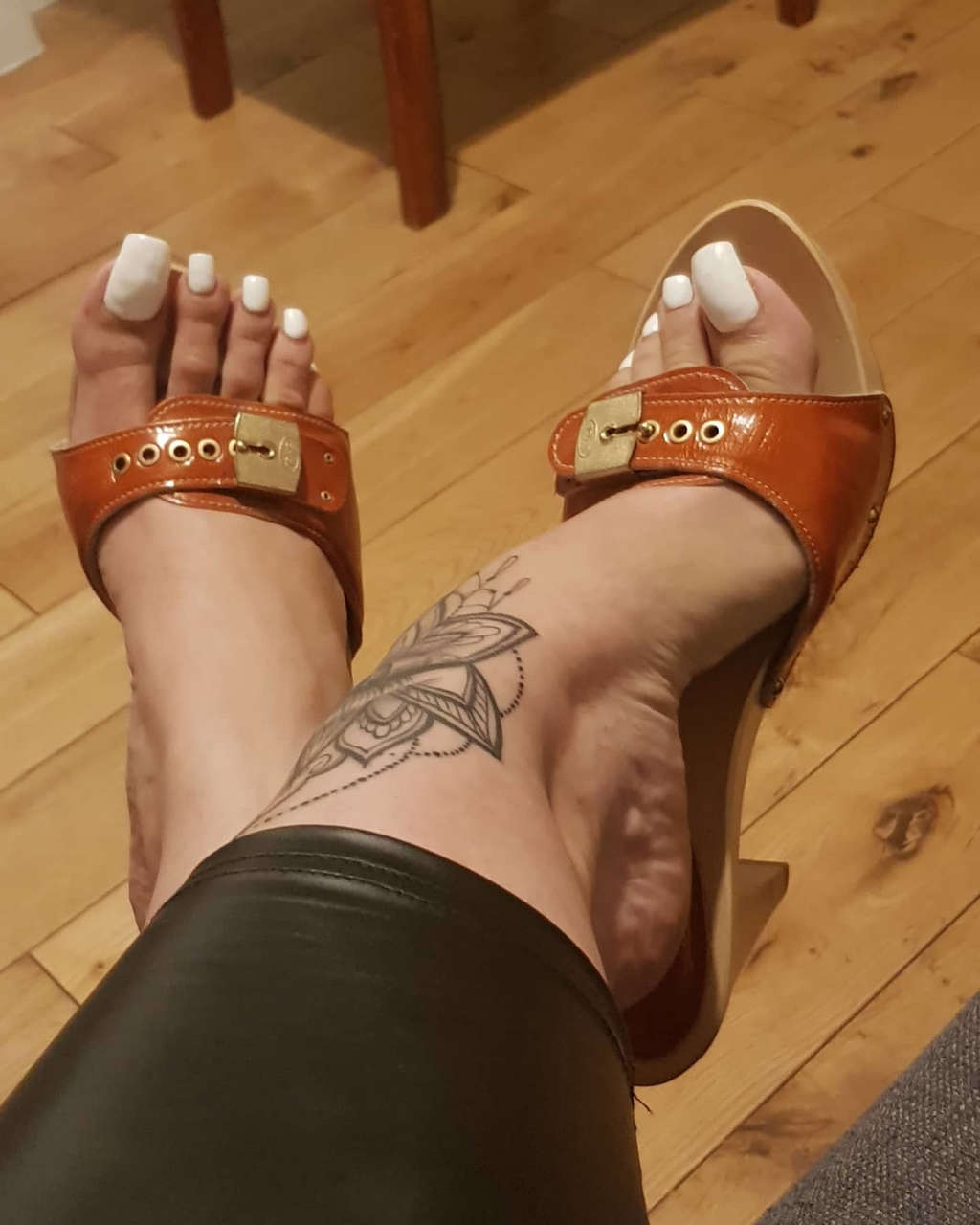 Mistress Cindy Ray Feet