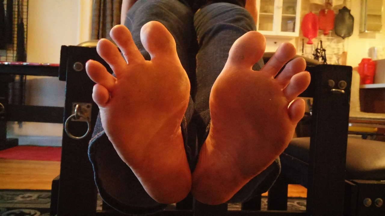 Mistress Simone Feet