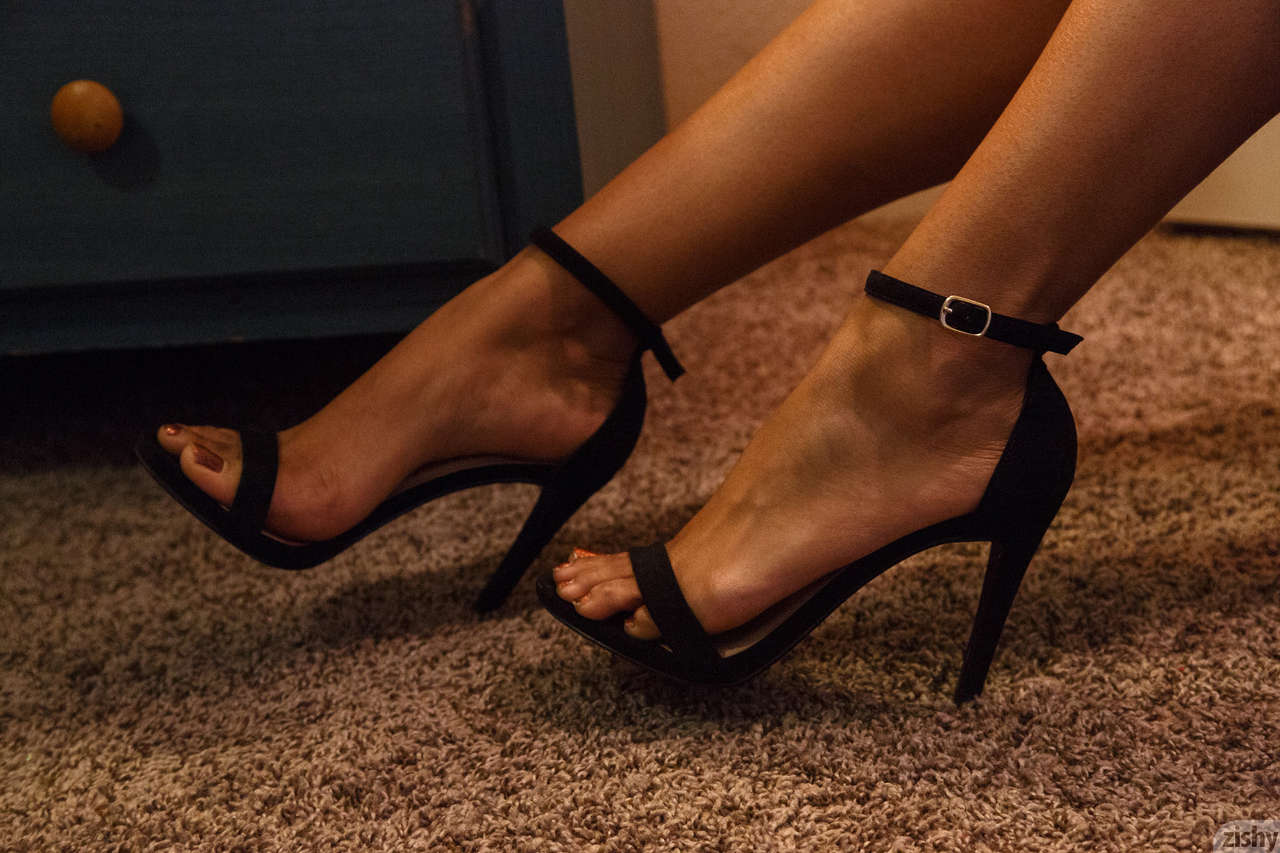 Noelle Monique Feet