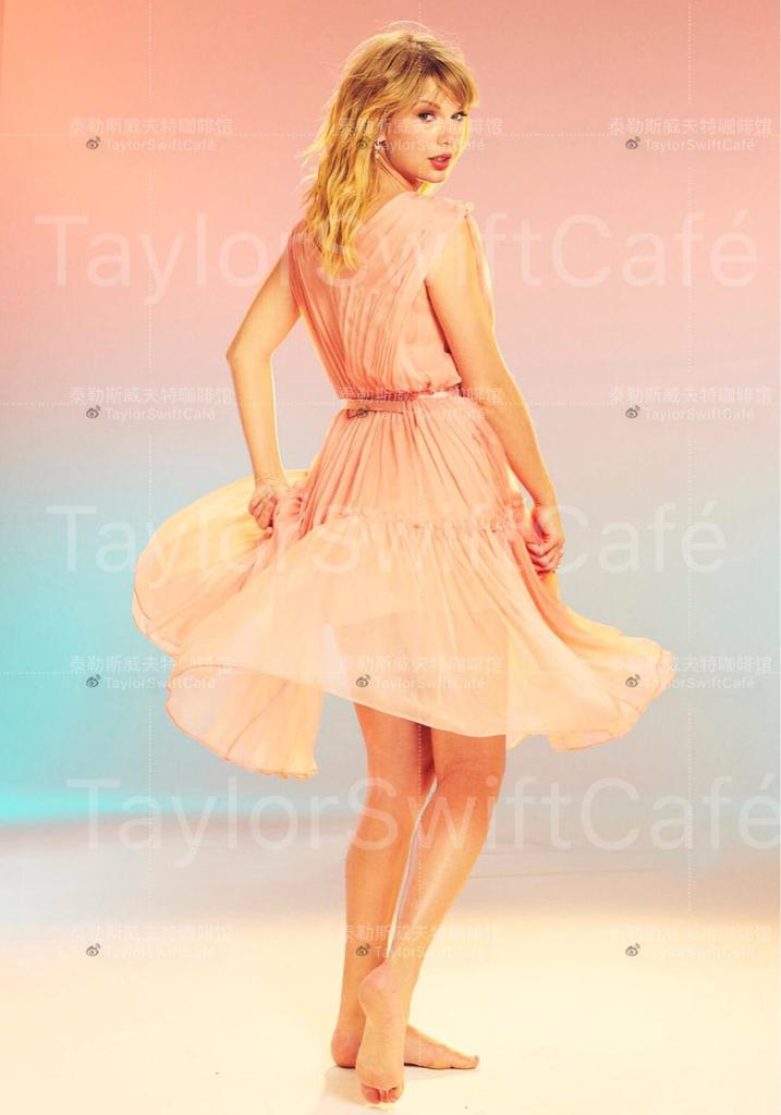 Taylor Swift Feet