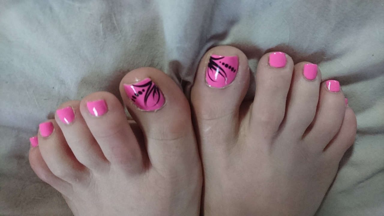 Vicki Peach Feet