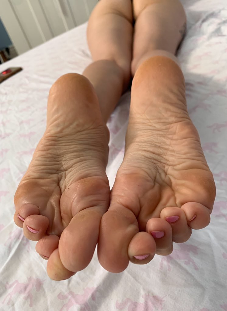 Violet Hart Feet