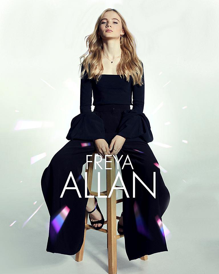 Freya Allan Feet