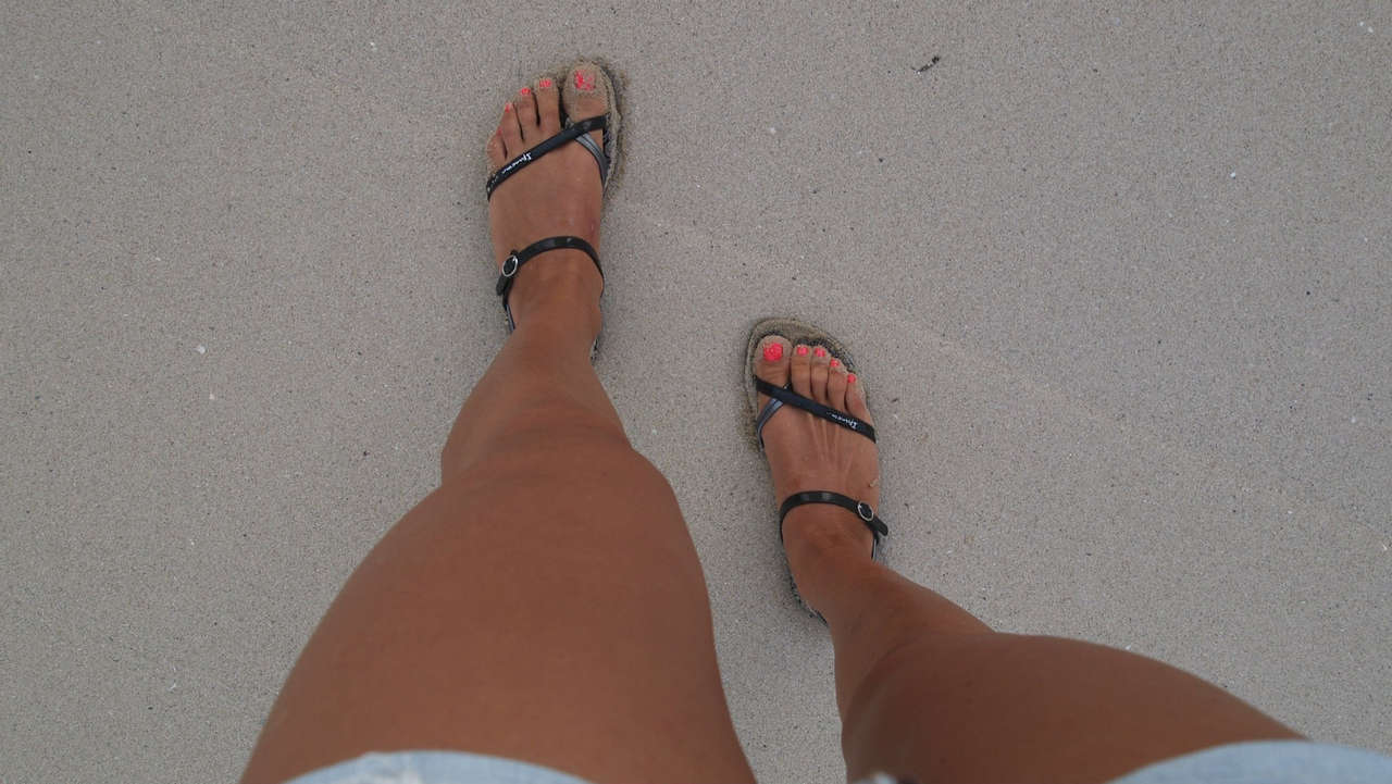 Karinas feet