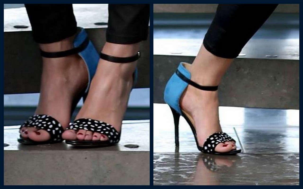 Lynn feet. Hilary feet. Princess Lyne feet.