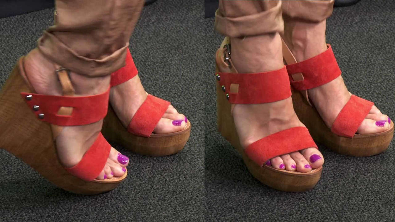 Valentine Bureau Feet