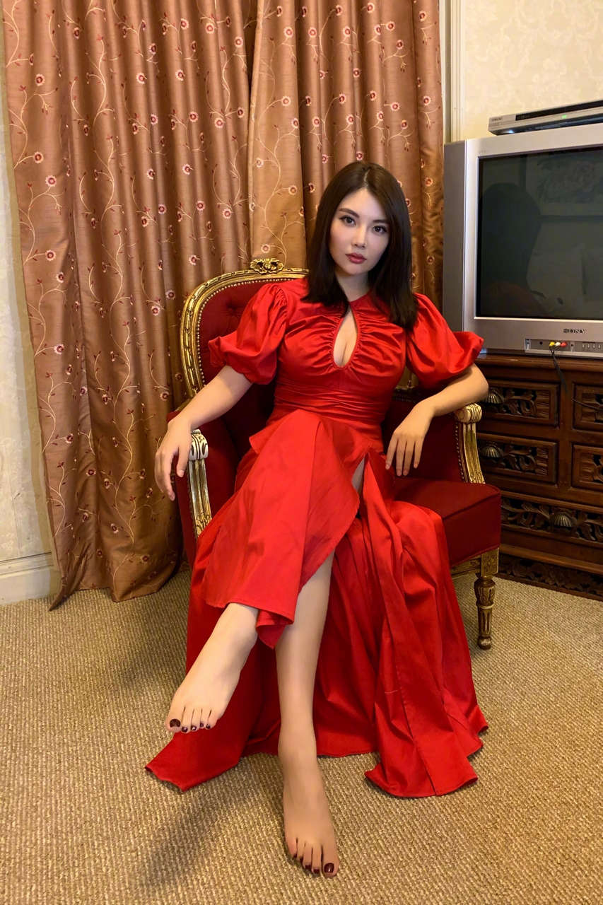 Dongdong xu feet (65 photos) - celebrity-feet.com