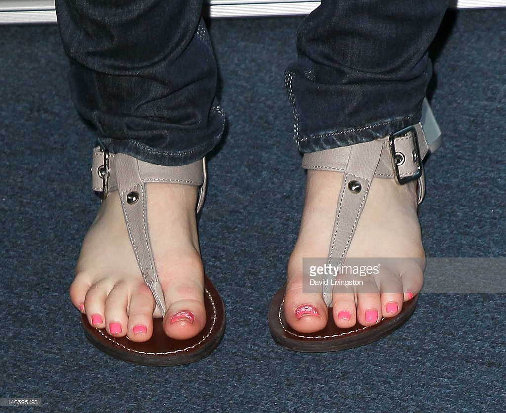 Hollie Cavanagh Feet