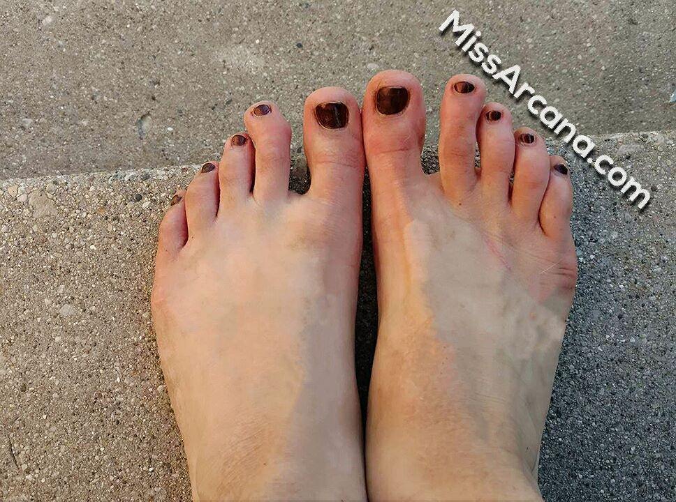 Miss Arcana Feet