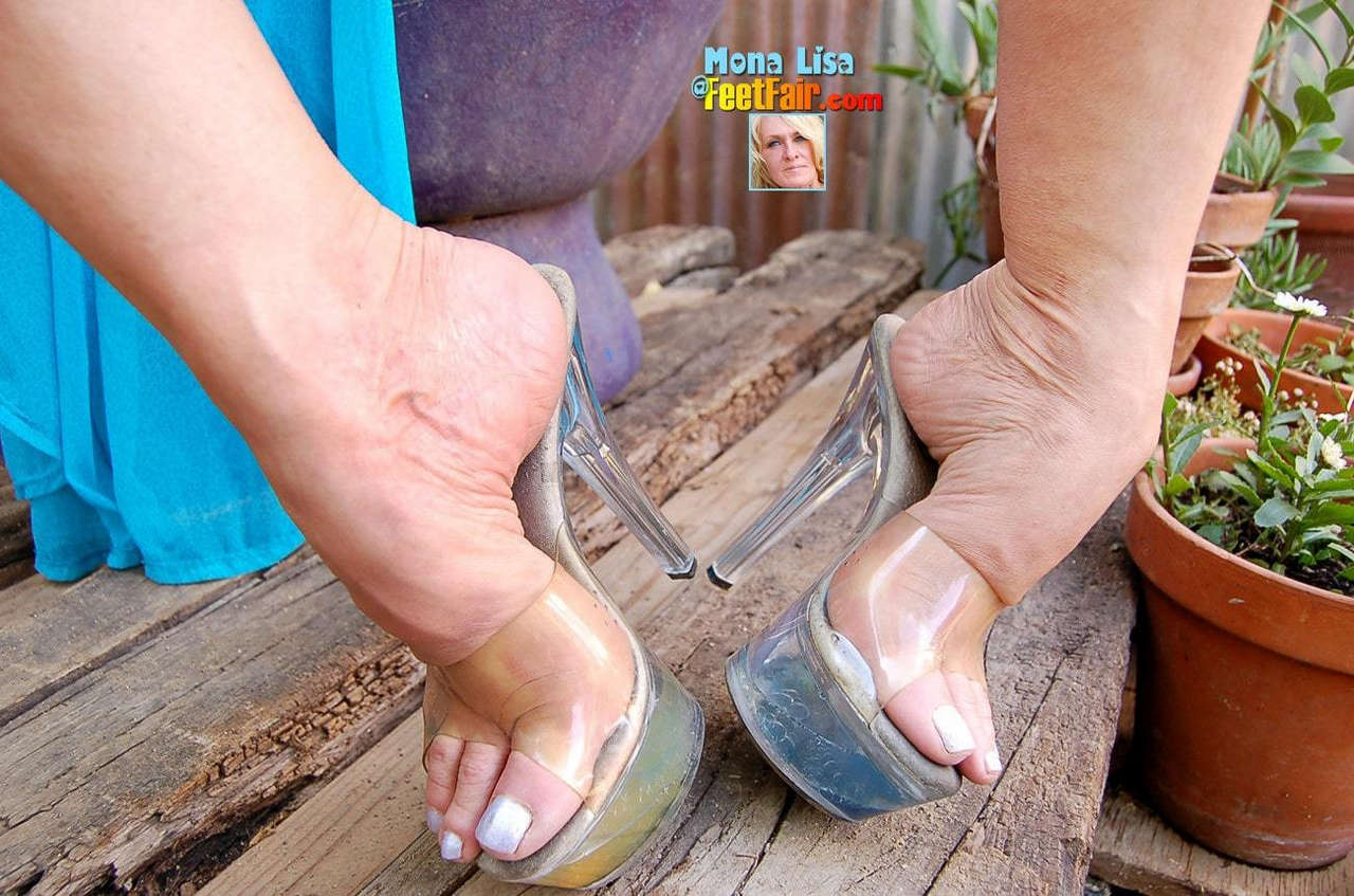 Mona Lisa Feet