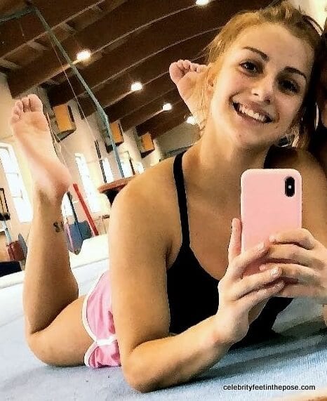 Elisa Meneghini Feet In The Pose