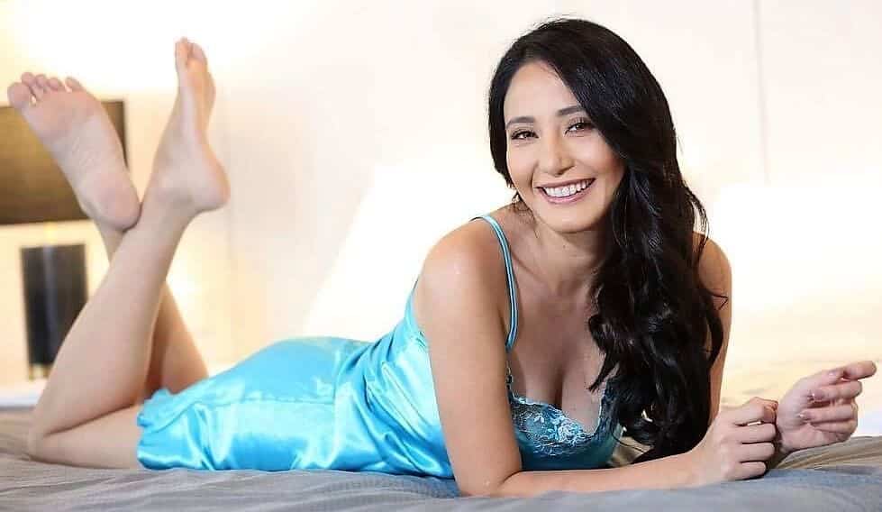 celebrity feet pictures of Katrina Halili Feet In The Pose (2 photos) - che...