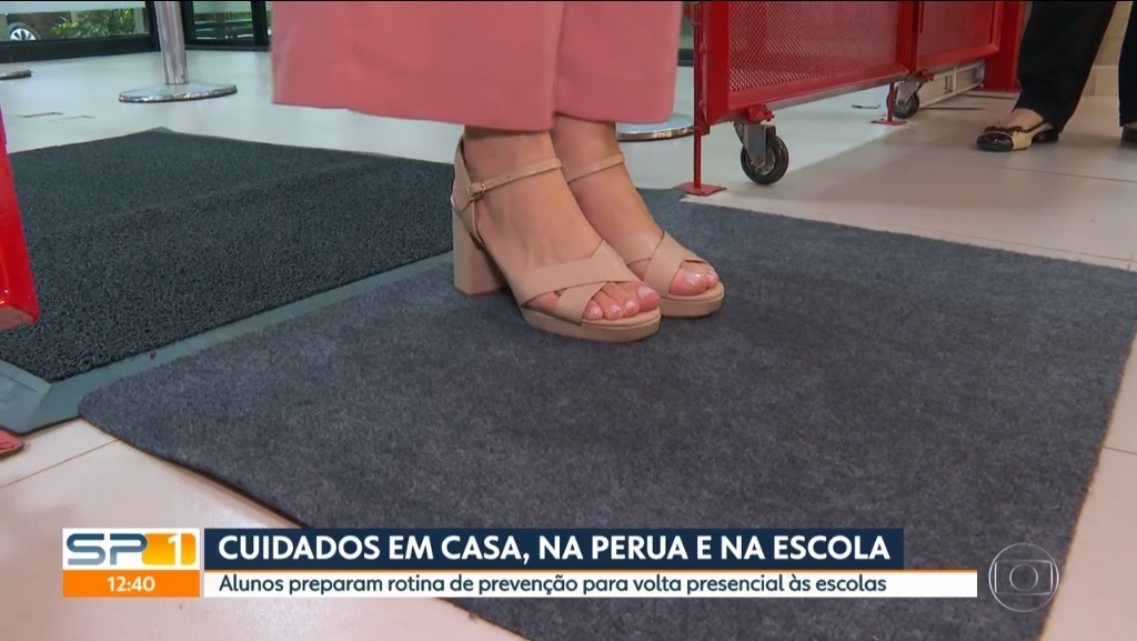 Luiza Vaz Feet
