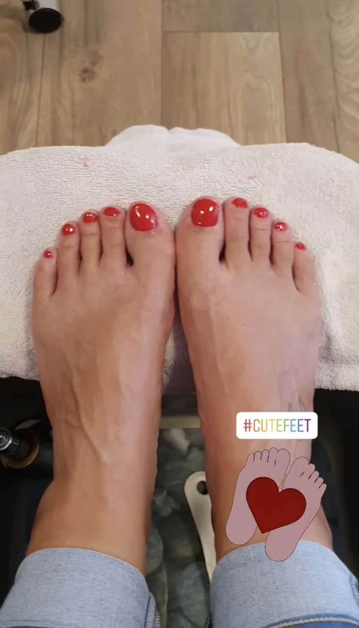 Mia Sand Feet