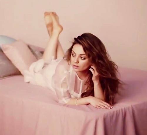 Mila Kunis Feet In The Pose