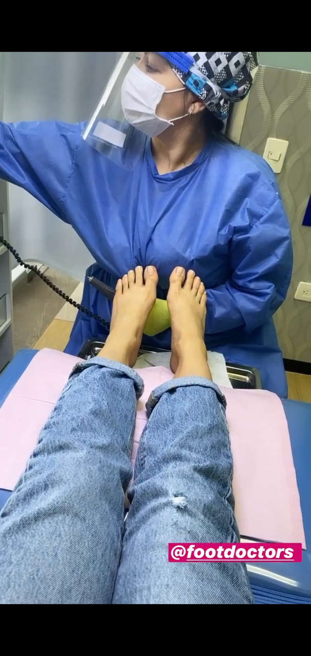 Sandy Tok Feet