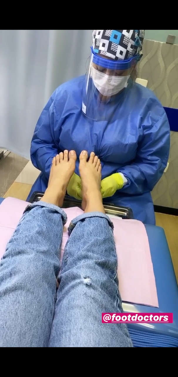 Sandy Tok Feet