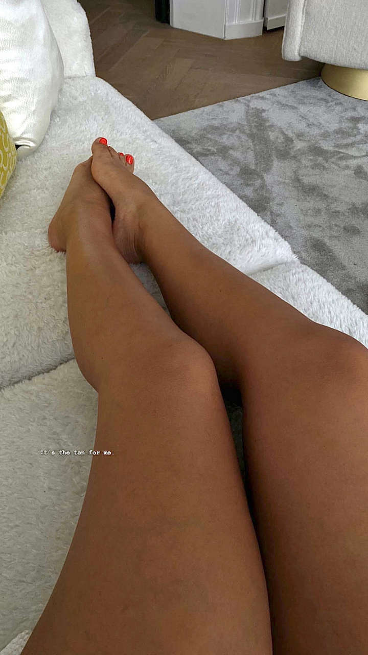 Selma Omari Feet
