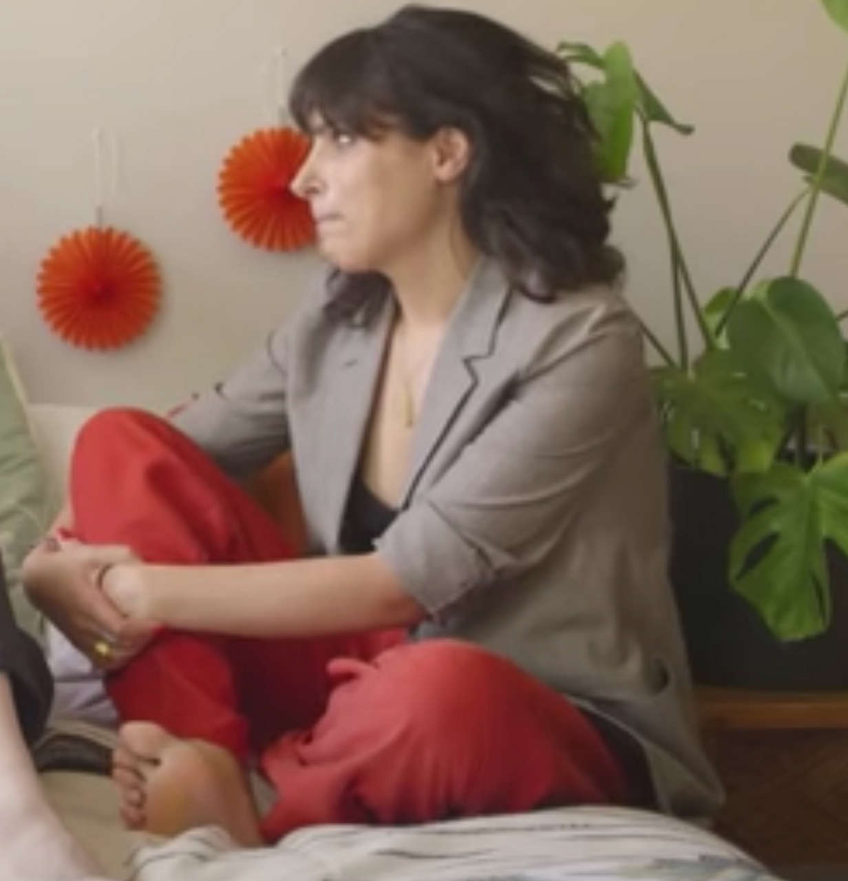 Desiree Akhavan Feet