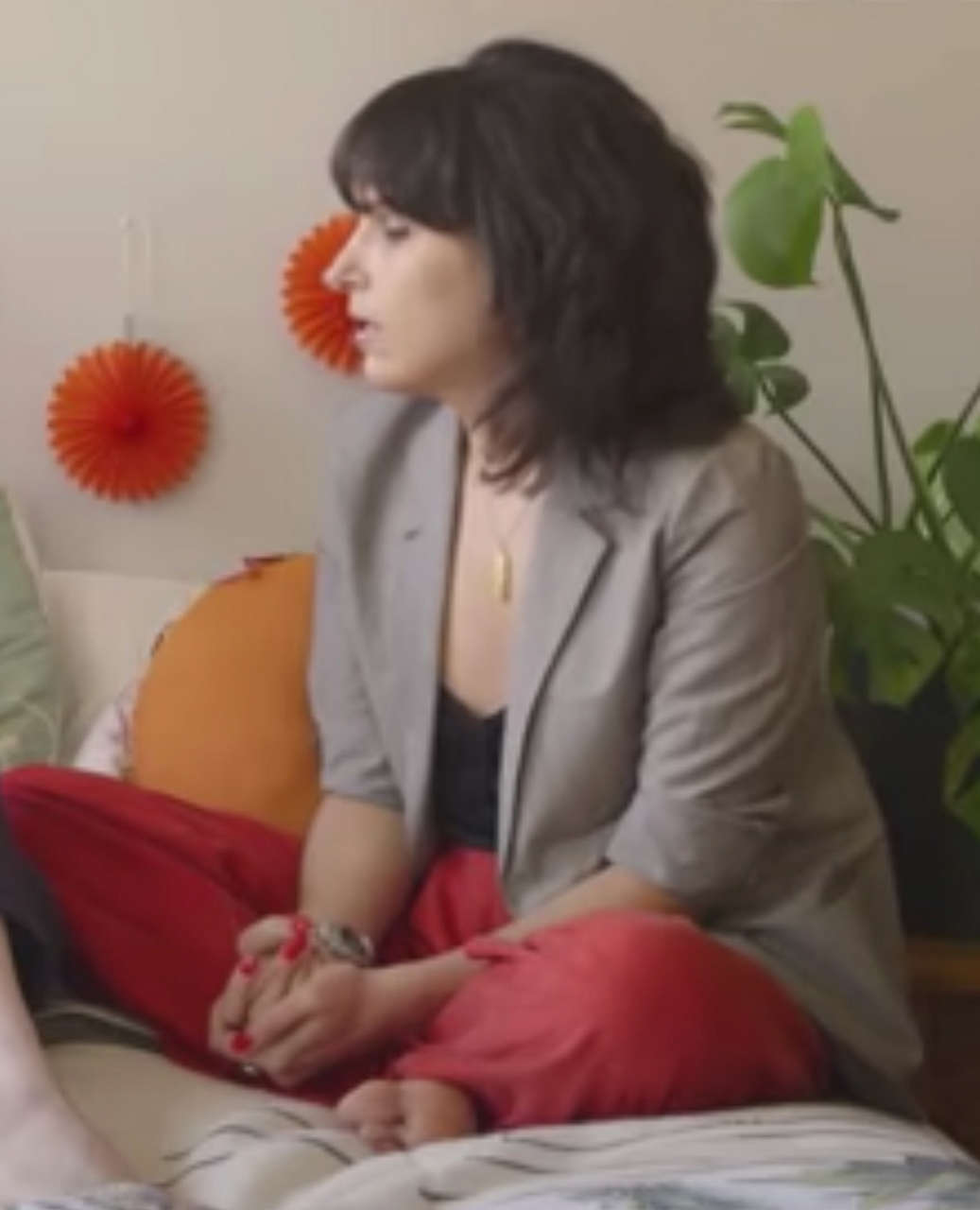 Desiree Akhavan Feet