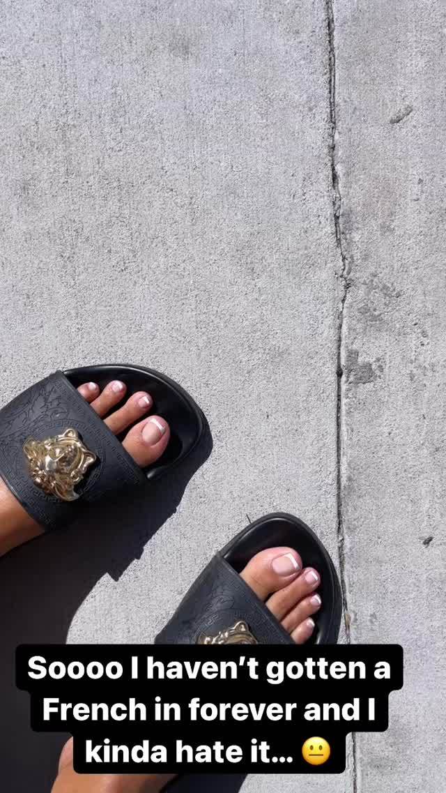 Jasmin Brown Feet