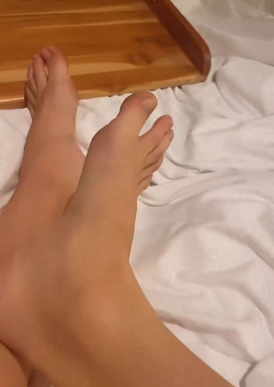 Juliana Didone Feet