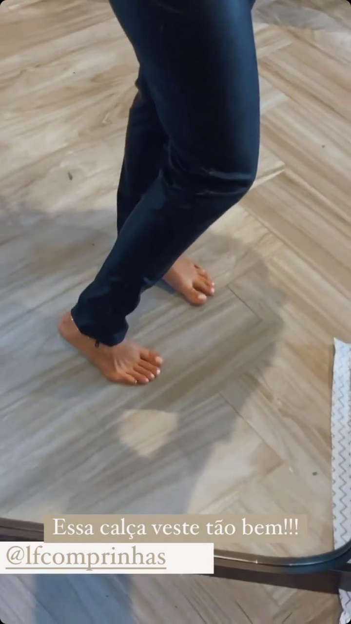 Maria Julia Mazalli Feet