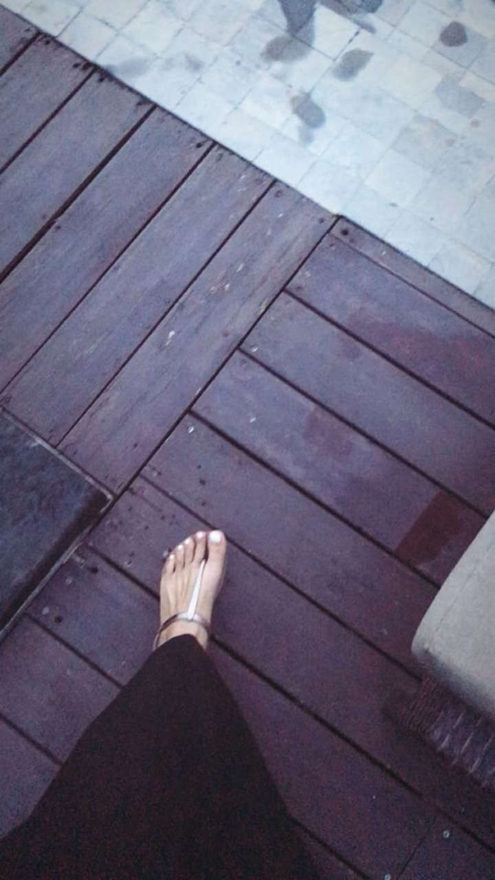 Nilam Farooq Feet