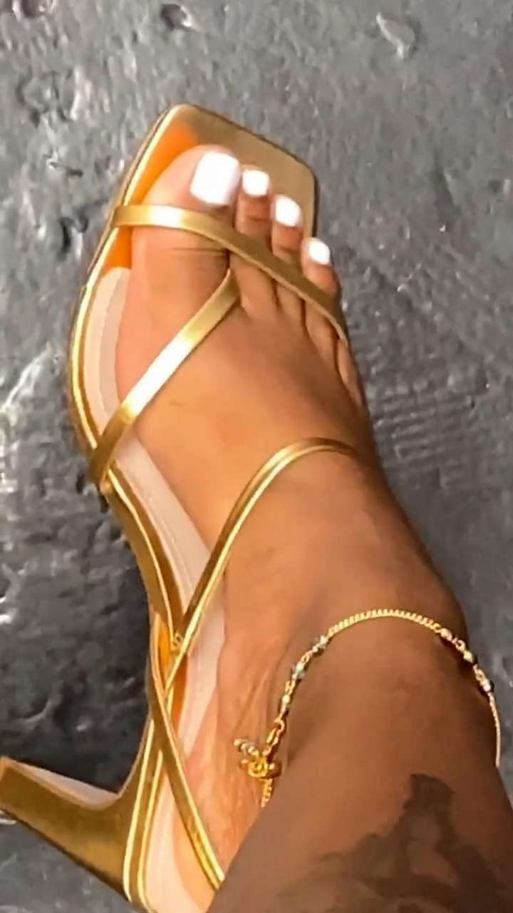Summer Walker Feet