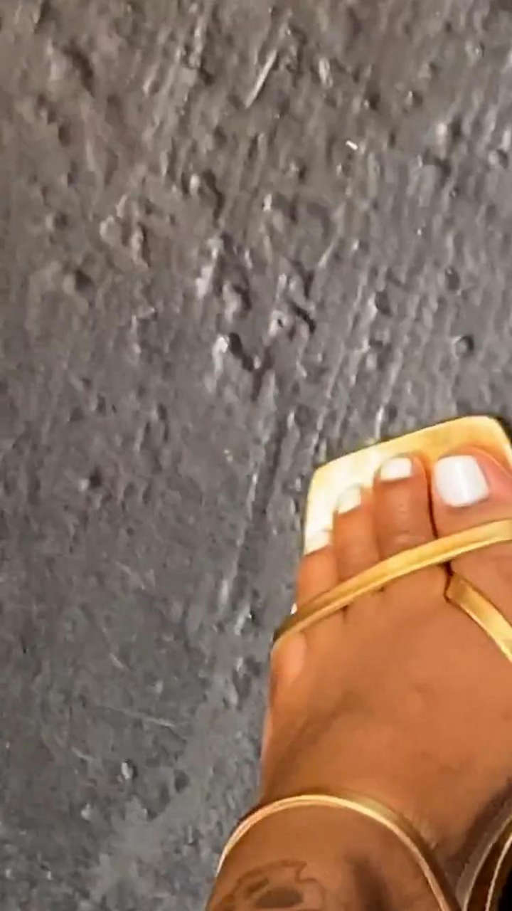 Summer Walker Feet