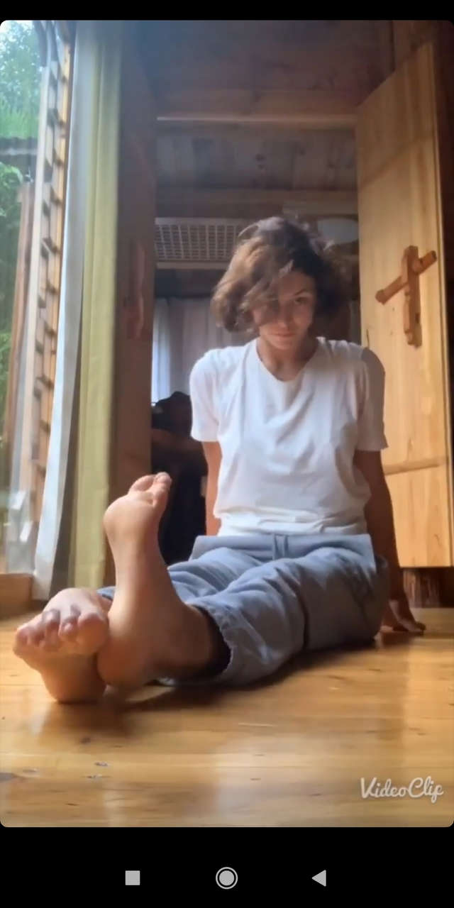 Alina Astrovskaya Feet