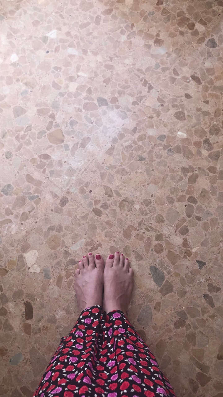 Aurora Carbonell Feet