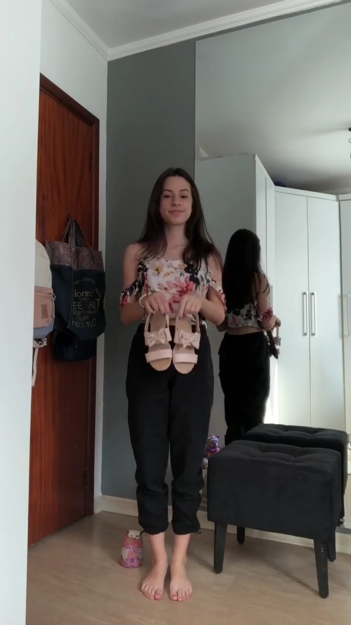 Bianca Paiva Feet