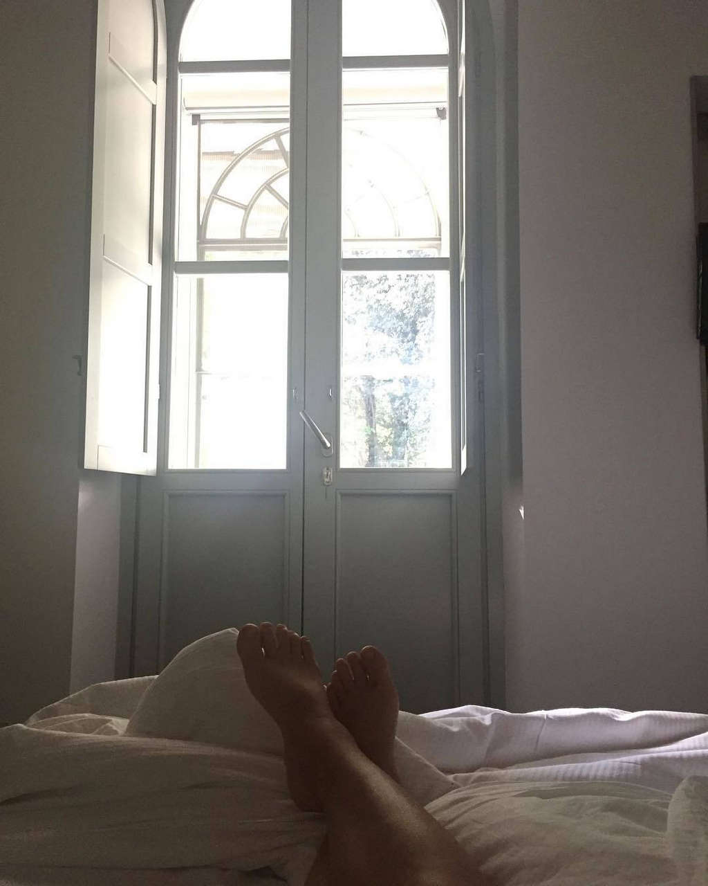 Camila Raznovich Feet